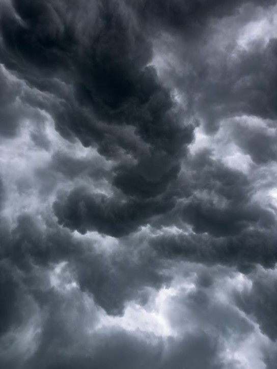 dramatische stormwolken boven tn (vergroot foto)